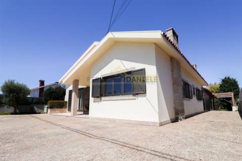 Moradia T4 a 850 metros da Praia da Madalena, em Vila Nova de Gaia!