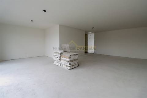 Apartamento T4  - Condomínio Feira’s Prime