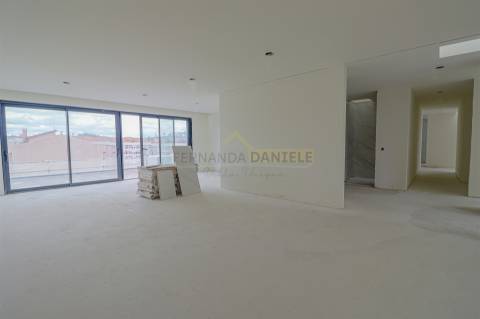 Apartamento T4  - Condomínio Feira’s Prime