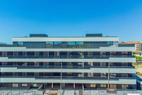 Apartamento T4  - Condomínio Feira’s Prime