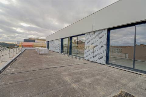 Magnífica cobertura T4,  Condomínio Feira’s Prime