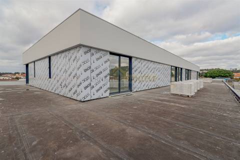 Magnífica cobertura T4,  Condomínio Feira’s Prime