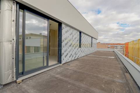 Magnífica cobertura T4,  Condomínio Feira’s Prime