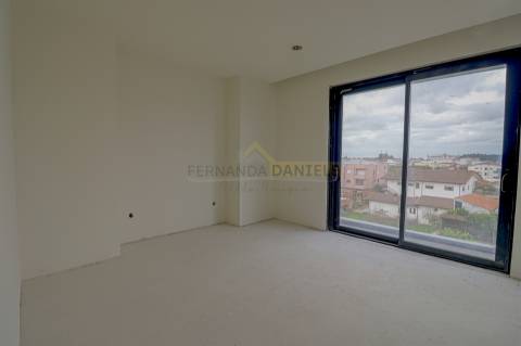 Magnífica cobertura T4,  Condomínio Feira’s Prime