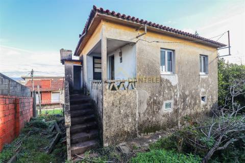 Moradia para restaurar em Cucujães