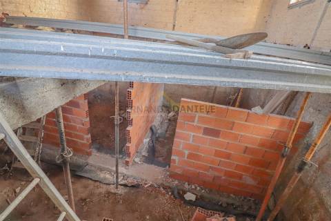 Moradia para restaurar em Cucujães