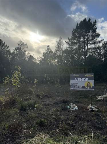 Lote de Terreno - Urbanização de Luxo, Construção de Moradia