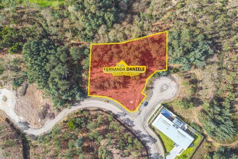 Lote de Terreno - Urbanização de Luxo, Construção de Moradia