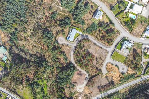 Lote de Terreno - Urbanização de Luxo, Construção de Moradia