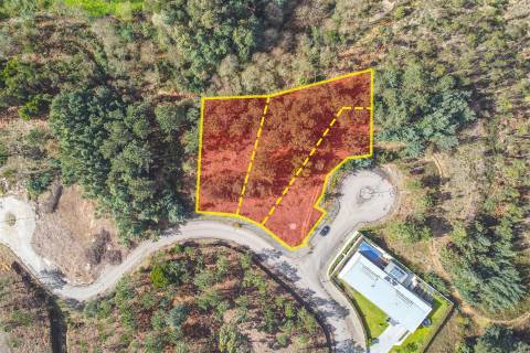 Lote de Terreno - Urbanização de Luxo, Construção de Moradia