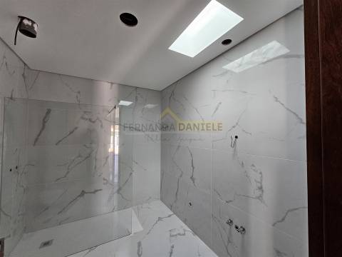 Moradia  Nova Térrea T3 Geminada na Feira!