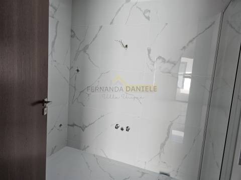 Moradia  Nova Térrea T3 Geminada na Feira!