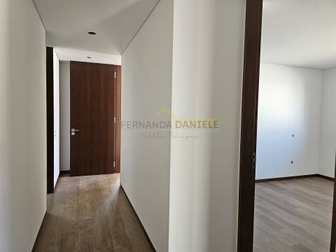 Moradia  Nova Térrea T3 Geminada na Feira!