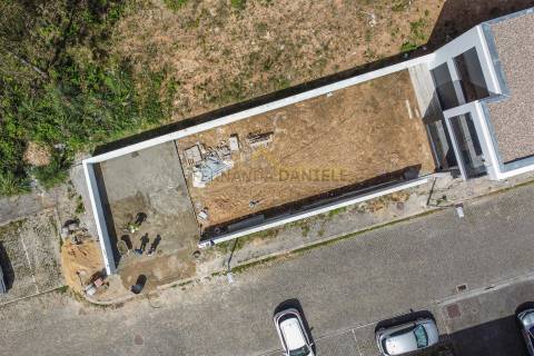 Moradia T4, nova e moderna, em Espinho.