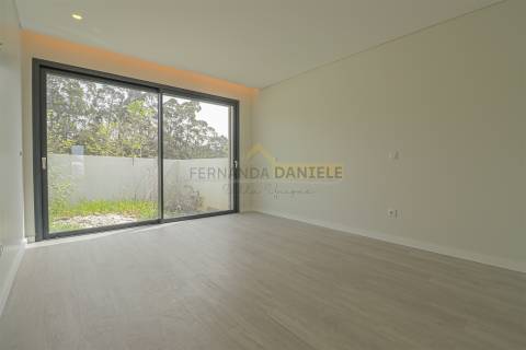 Moradia T4, nova e moderna, em Espinho.