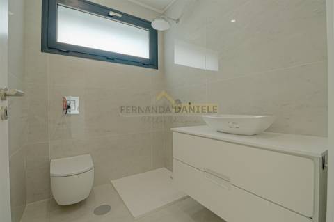 Moradia T4, nova e moderna, em Espinho.