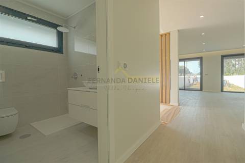 Moradia T4, nova e moderna, em Espinho.