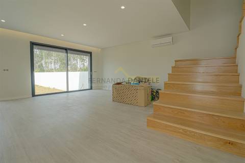 Moradia T4, nova e moderna, em Espinho.