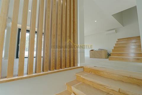 Moradia T4, nova e moderna, em Espinho.