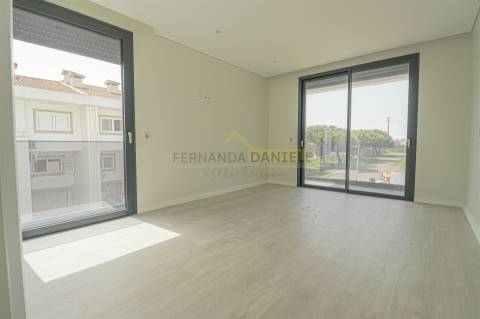 Moradia T4, nova e moderna, em Espinho.