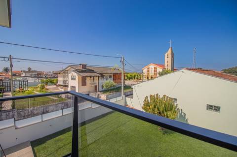 Moradia Nova Isolada T4 em Esmoriz