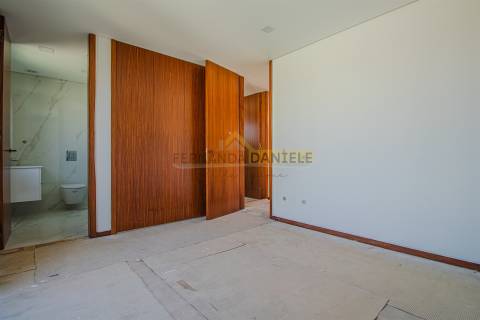 Moradia Nova Isolada T4 em Esmoriz