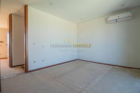 Moradia Nova Isolada T4 em Esmoriz