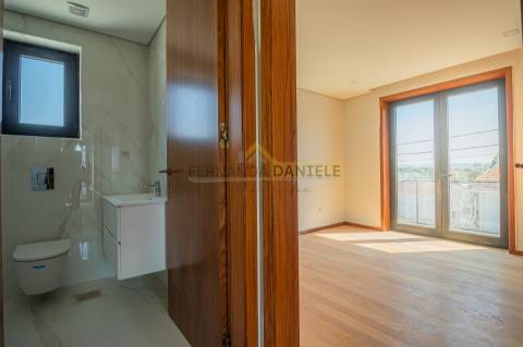 Moradia Nova Isolada T4 em Esmoriz