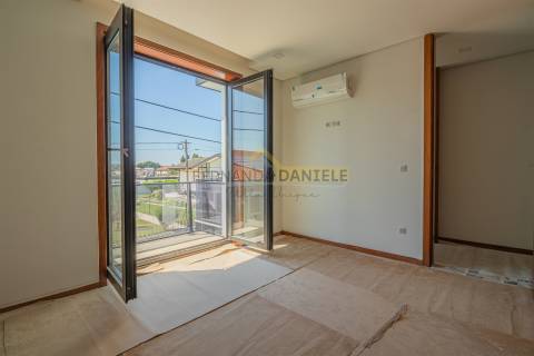 Moradia Nova Isolada T4 em Esmoriz