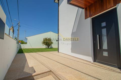 Moradia Nova Isolada T4 em Esmoriz