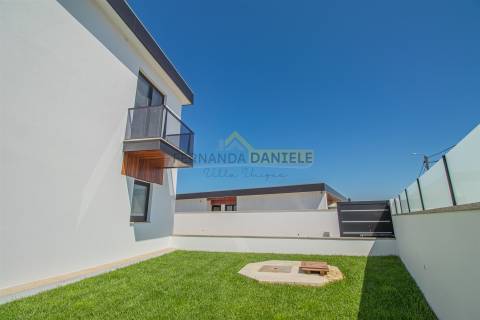 Moradia Nova Isolada T4 em Esmoriz