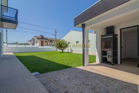 Moradia Nova Isolada T4 em Esmoriz