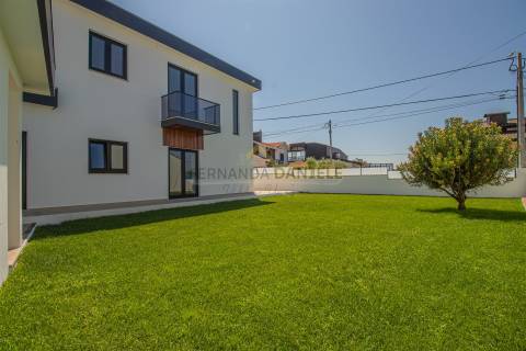Moradia Nova Isolada T4 em Esmoriz