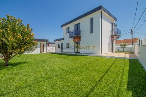 Moradia Nova Isolada T4 em Esmoriz