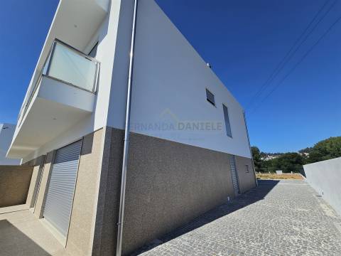 Moradia T3+1 em Lobão: O Seu Novo Lar de Sonho!