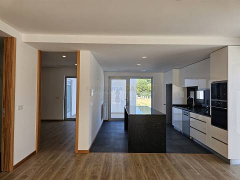 Moradia T3+1 em Lobão: O Seu Novo Lar de Sonho!