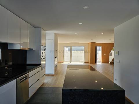 Moradia T3+1 em Lobão: O Seu Novo Lar de Sonho!