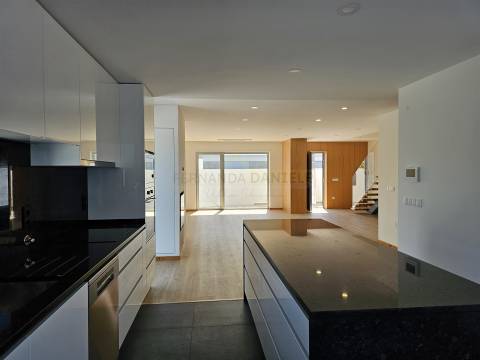 Moradia T3+1 em Lobão: O Seu Novo Lar de Sonho!