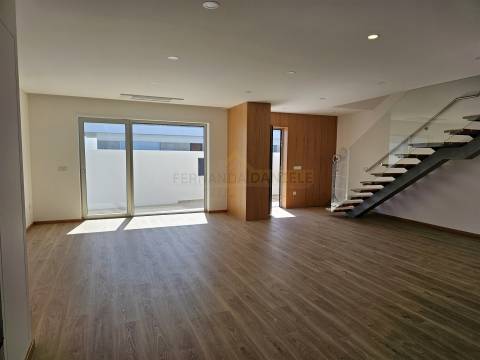 Moradia T3+1 em Lobão: O Seu Novo Lar de Sonho!