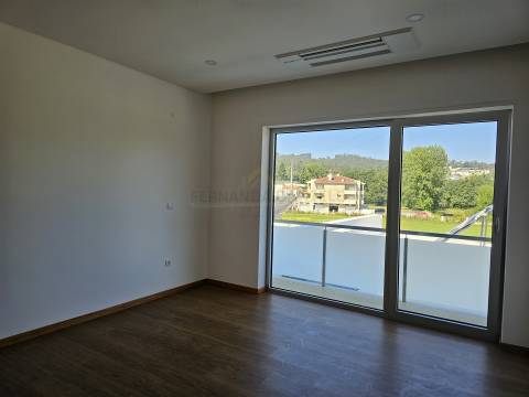 Moradia T3+1 em Lobão: O Seu Novo Lar de Sonho!