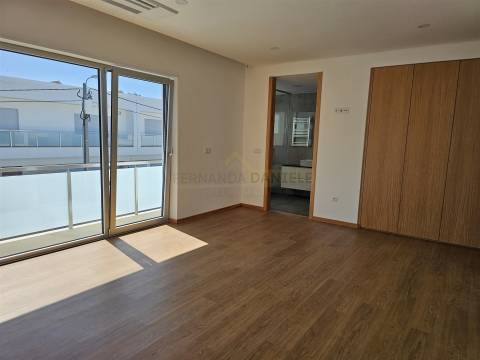 Moradia T3+1 em Lobão: O Seu Novo Lar de Sonho!