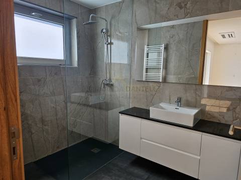 Moradia T3+1 em Lobão: O Seu Novo Lar de Sonho!