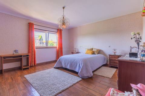 Moradia isolada T4, com terreno de 900 metros em Sanfins