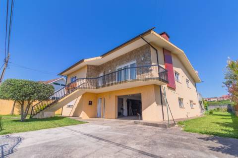 Moradia isolada T4, com terreno de 900 metros em Sanfins