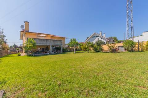 Moradia isolada T4, com terreno de 900 metros em Sanfins