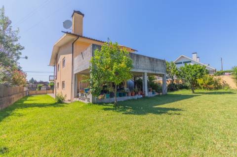 Moradia isolada T4, com terreno de 900 metros em Sanfins