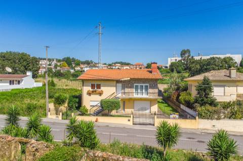 Moradia isolada T4, com terreno de 900 metros em Sanfins