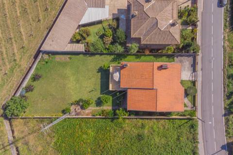 Moradia isolada T4, com terreno de 900 metros em Sanfins