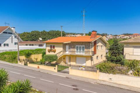 Moradia isolada T4, com terreno de 900 metros em Sanfins