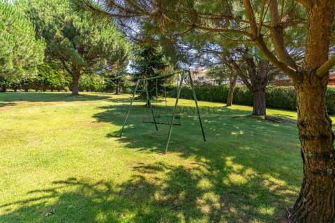 Moradia dos Seus Sonhos: T3 Térrea com Piscina e maravilhoso Terreno de 9960m²